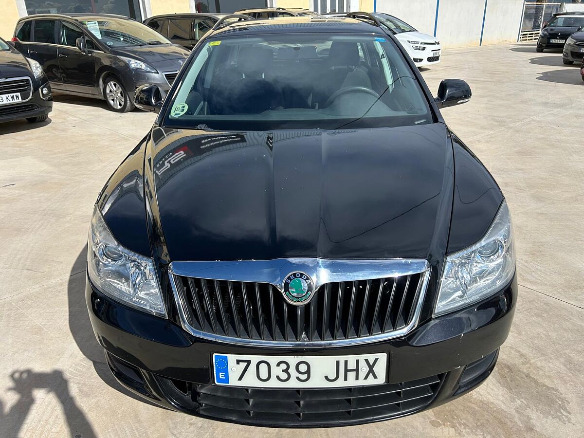 SKODA OCTAVIA AMBIENTE ESTATE 1.6 TDI AUTO SPANISH LHD IN SPAIN 80000 MILES 2011